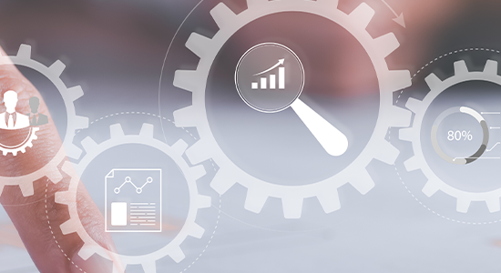 Les meilleures pratiques pour implémenter une solution Quality Monitoring avec RoundQM, incluant des tableaux de bord, des KPI et des processus d’évaluation
