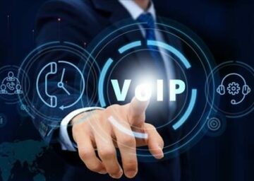 Illustration montrant les meilleures pratiques pour sécuriser les communications VoIP en 2025, avec des icônes représentant le chiffrement, l’authentification et la protection des données