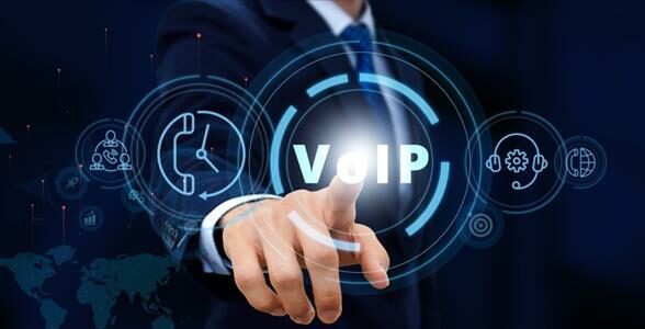 Illustration montrant les meilleures pratiques pour sécuriser les communications VoIP en 2025, avec des icônes représentant le chiffrement, l’authentification et la protection des données